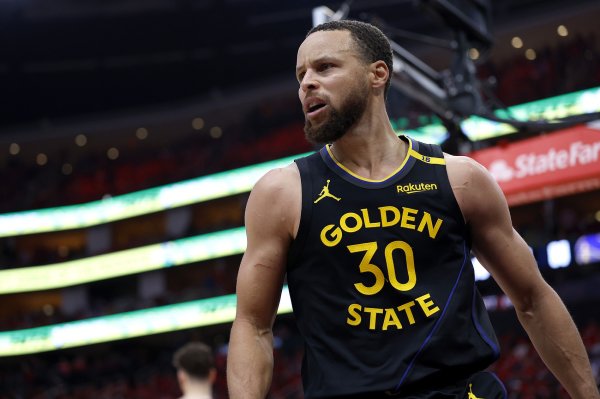 Who is the hardest to guard against? Stephenson: Curry & Wade, it is difficult to defend if he can play without the ball and shoot quickly