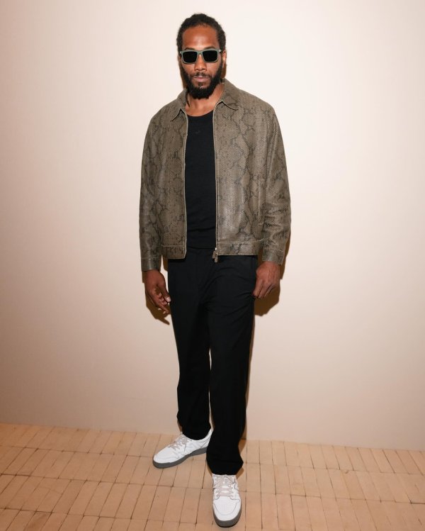 Supermodel card 🖐️Leonard posted photos of himself participating in the Armani fashion show 📸