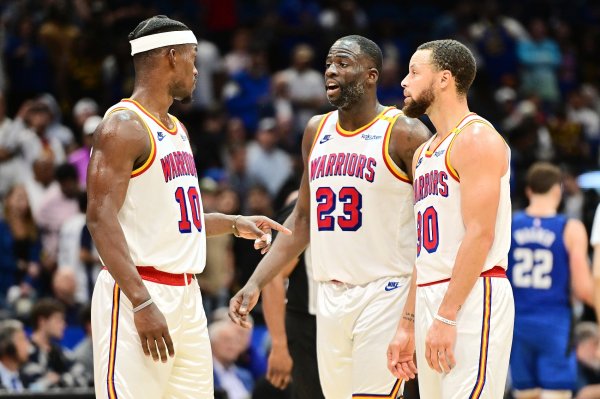 Meme: Curry, Butler, Dream Chaser combination + running and passing without the ball, this Warriors is difficult to guard