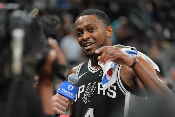 Mickey: It’s not easy for Fox to find a rhythm immediately after being out for a long time. He still needs some room to adapt.