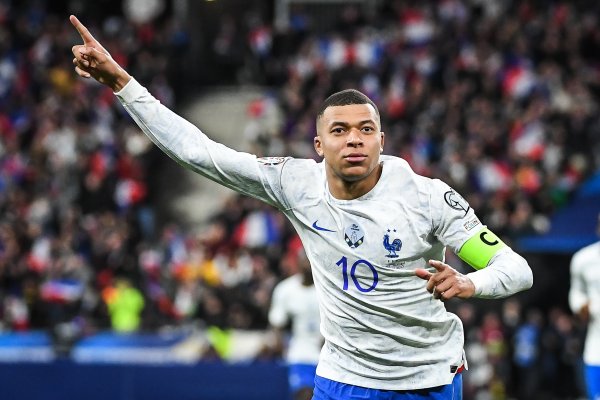 Distribution of Mbappe s 400 goals: Paris 256, Real Madrid 62, France 55, Monaco 27