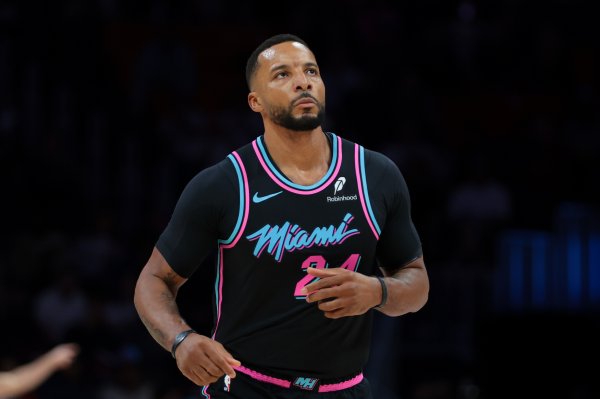 Hit the key ball in a row! Powell scored 19 points and 3 assists on 9-of-20 shooting, and scored 8 points on 4-of-7 shooting in the final quarter.