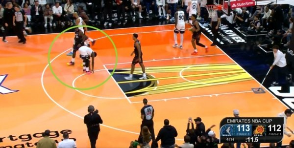 Leading by 8 points in the last minute and then making consecutive mistakes! Huazi missed two key free throws and Gillespie made a winning jumper.