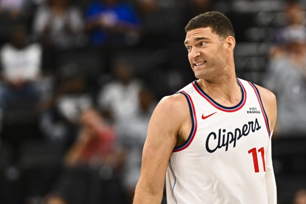 也不灵了！ Lopez went 0-for-2 without scoring and only got 1 rebound. His plus-minus value was -24, the lowest in the game.