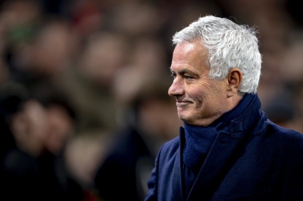 Not easy! Mourinho leads Benfica to win their first Champions League win of the season, while Ajax has lost five games in a row and remains at the bottom