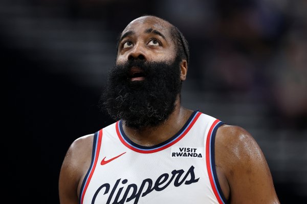 Reporter: Harden said that if he gave me 60 million& and he was 6 years younger, I could still give it a try in this game.